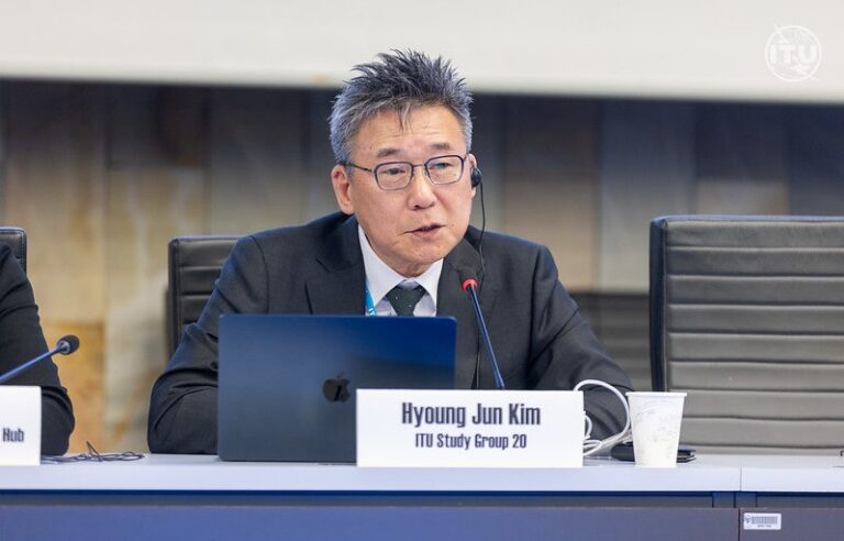 김형준 의장이 지난 5월 11~12일 제3차 UN 버추얼 월드데이 행사에서 발제하고 있다. 사진제공=ETRI
